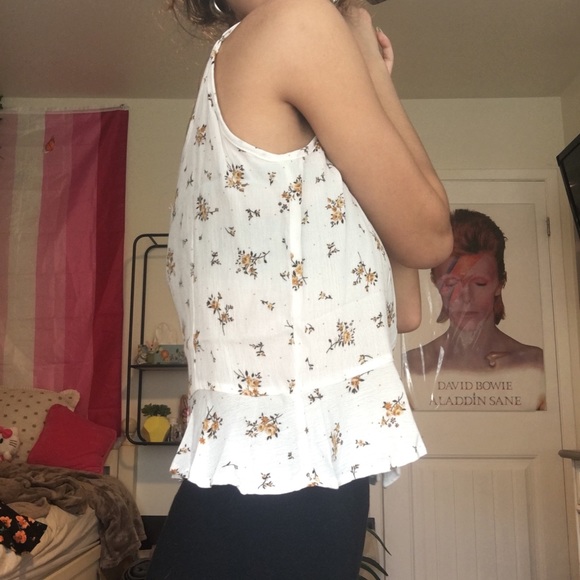 summer tank top 🌻 - Picture 4 of 4